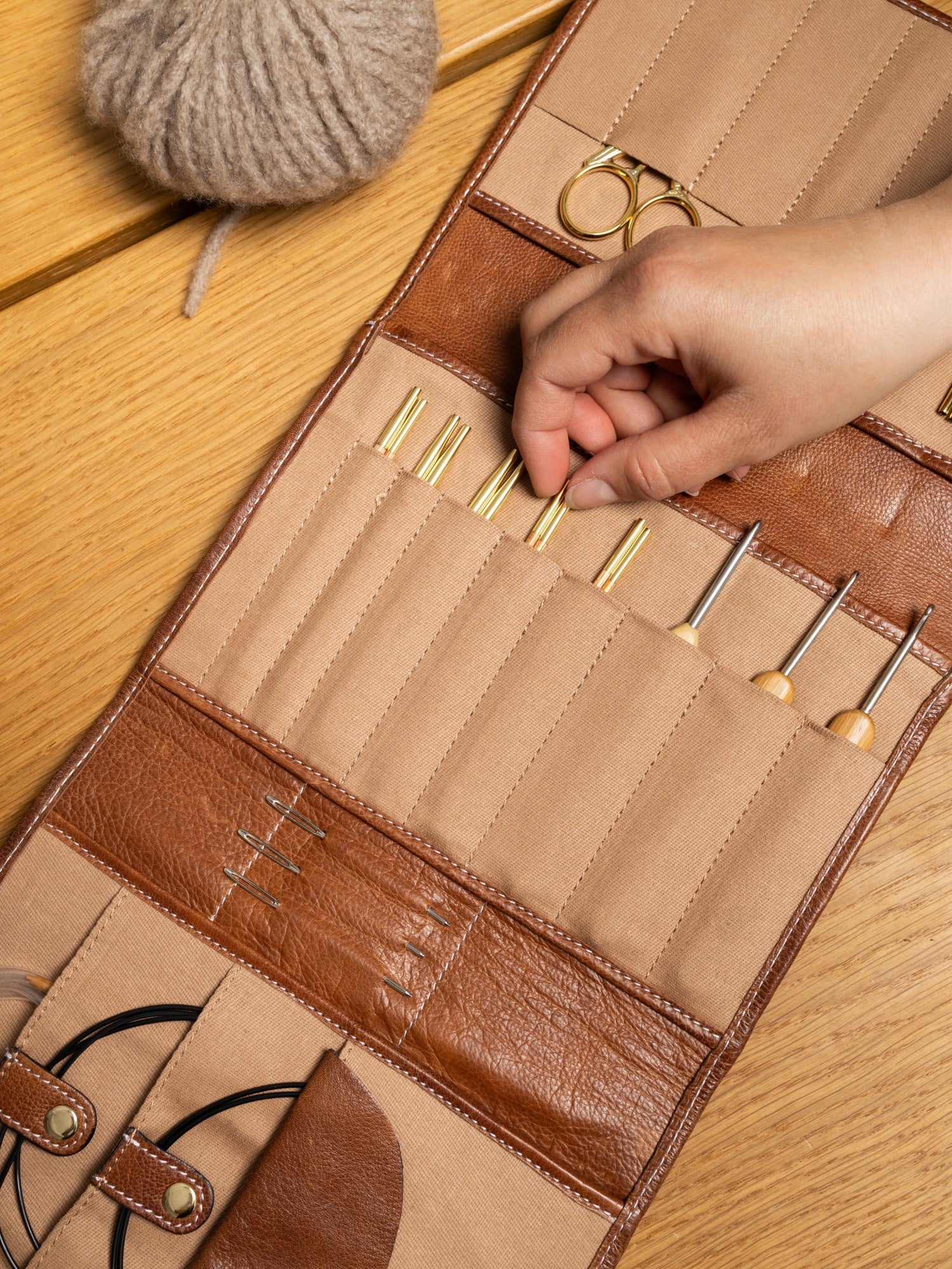 PROJECT Project 14 Needle Case Walnut/Gold