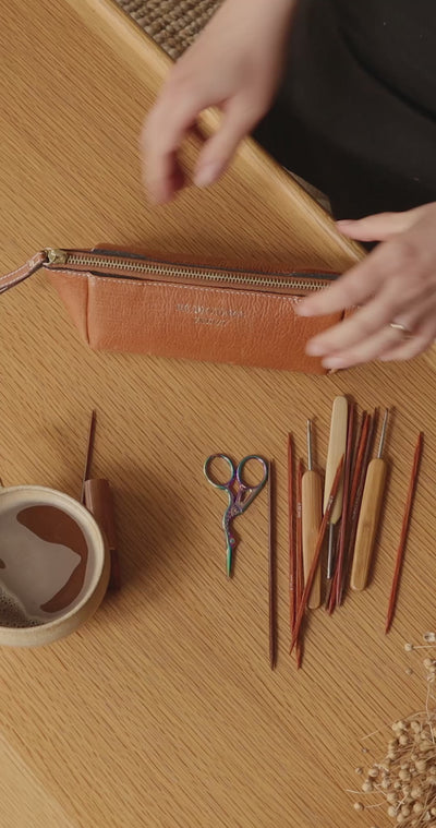 PROJECT Project 11 Organizing Pouches Walnut/Gold